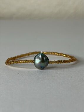Gold Beaded Bracelet with Iridescent Dark Pearl Center